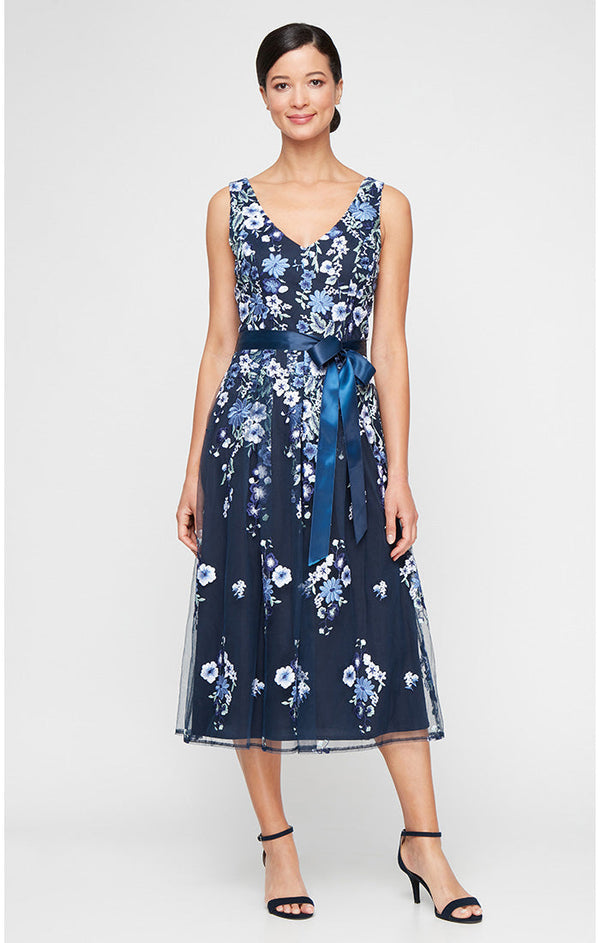 Regular - Midi V-Neck Embroidered Sleeveless Dress with Tie Belt